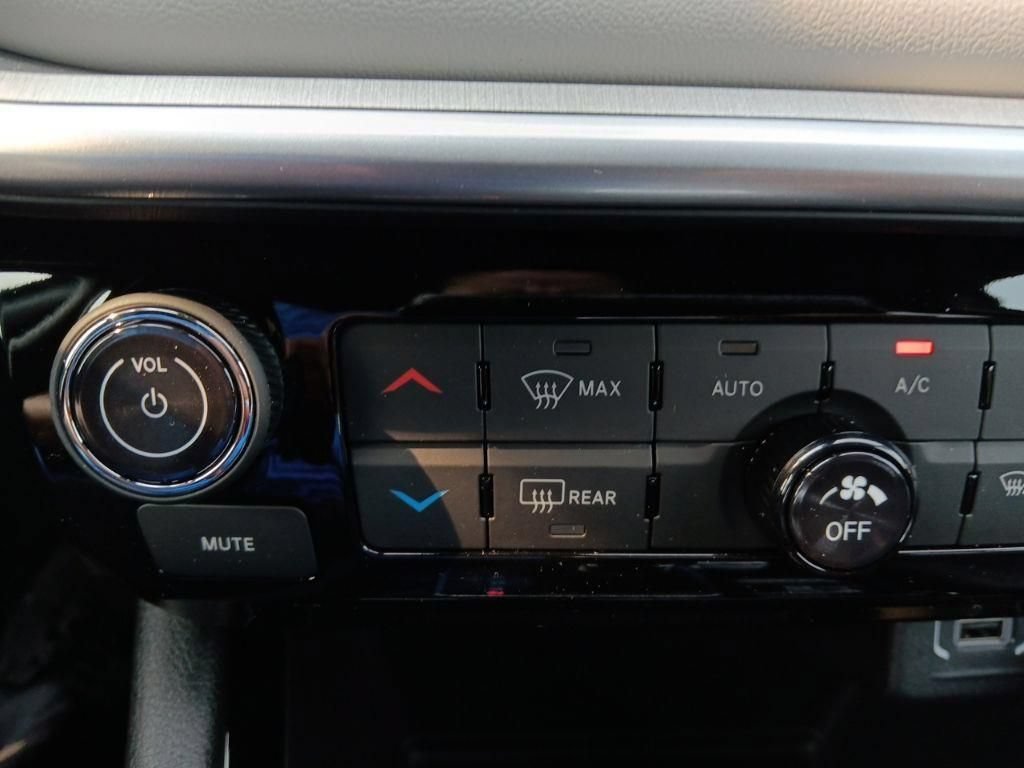 Used 2026 Jeep Compass Limited AWD/4WD image 29