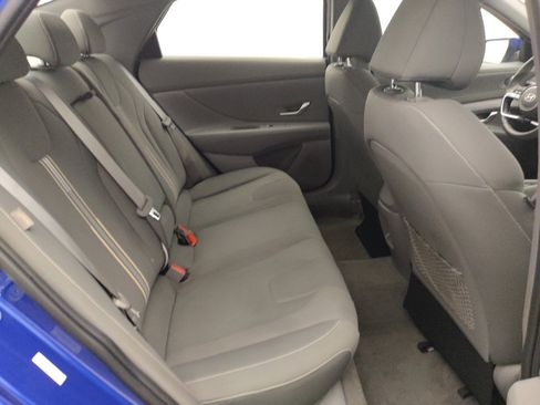 Used 2025 Hyundai Elantra SEL FWD image 19