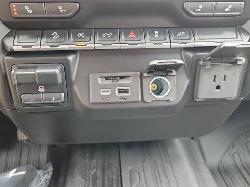 Used 2021 GMC Sierra 1500 SLT AWD/4WD image 29