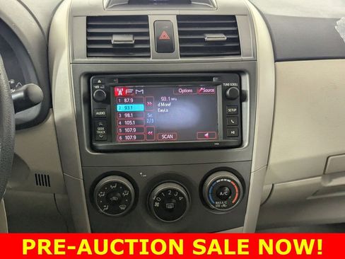 Used 2013 Toyota Corolla LE FWD image 18