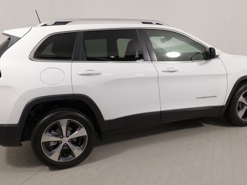 Used 2019 Jeep Cherokee Limited image 10