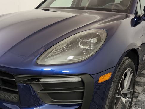 Certified 2025 Porsche Macan AWD/4WD image 13