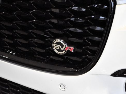 Used 2022 Jaguar F-PACE SVR image 9