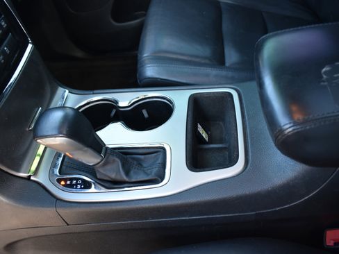 Used 2019 Jeep Grand Cherokee Limited image 21