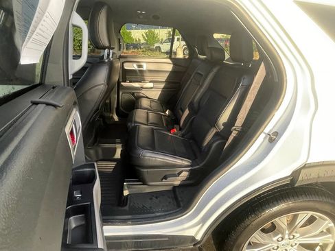 Used 2023 Ford Explorer Limited AWD/4WD image 27