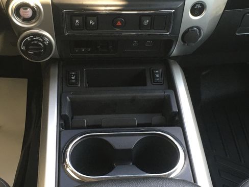 Used 2024 Nissan Titan SV w/ SV Convenience Package image 13