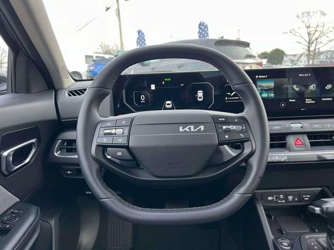 Used 2025 Kia K4 EX image 13