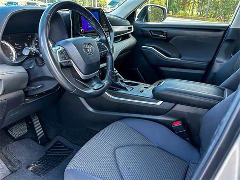 Used 2024 Toyota Highlander LE image 14