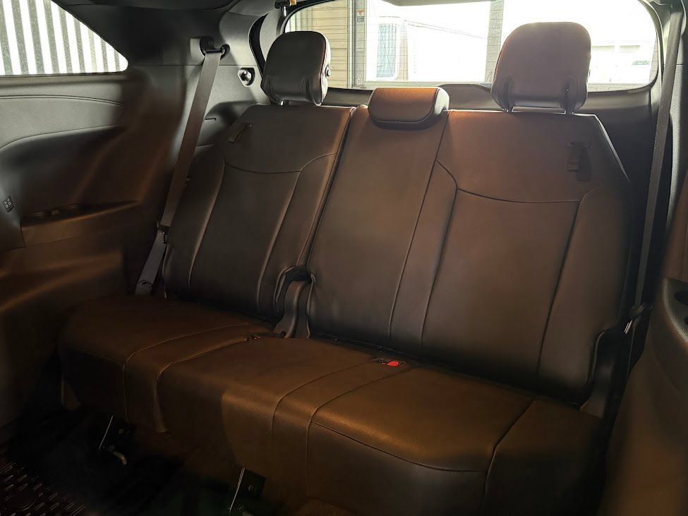 Used 2025 Toyota Sienna XSE AWD/4WD image 17