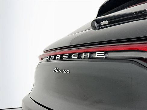 Certified 2024 Porsche Macan AWD/4WD image 17
