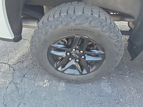 Used 2023 Chevrolet Silverado 1500 LT Trail Boss w/ Protection Package AWD/4WD image 9