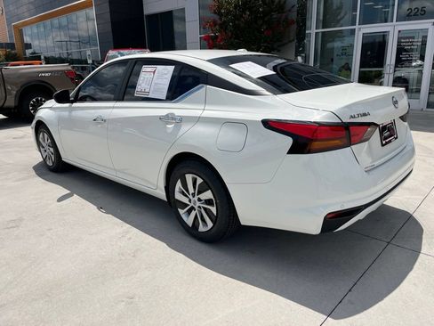 Used 2025 Nissan Altima 2.5 S FWD image 16