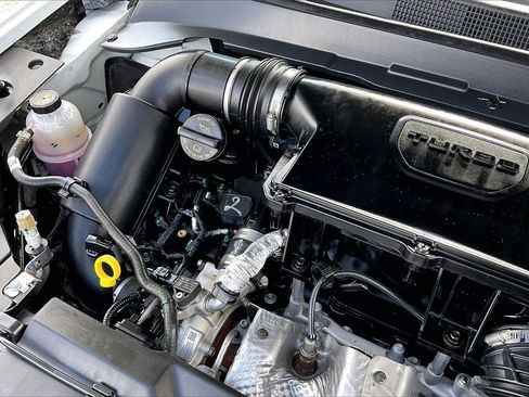 Used 2024 Jeep Compass Latitude w/ Sun and Sound Group image 32