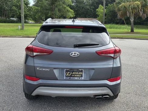 Used 2017 Hyundai Tucson Sport FWD image 3