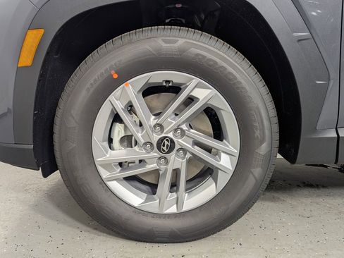 New 2025 Hyundai Tucson SE image 9