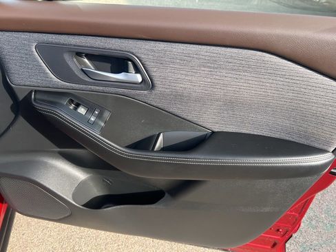 Used 2023 Nissan Rogue SV image 22