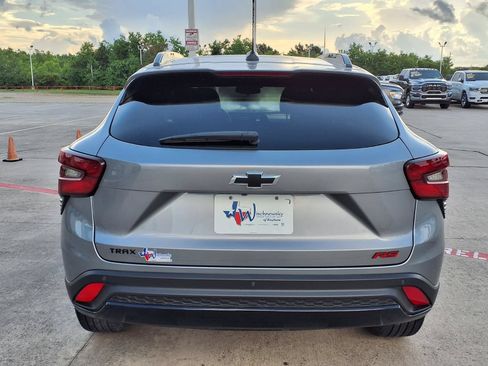 Used 2025 Chevrolet Trax RS w/ Driver Confidence Package FWD image 6