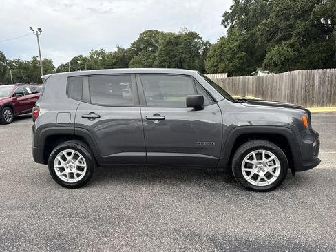 Used 2023 Jeep Renegade Latitude AWD/4WD image 6