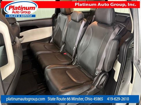 Used 2023 Kia Carnival EX FWD image 30