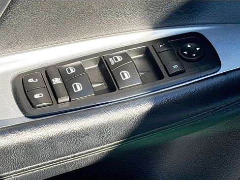 Used 2013 Dodge Journey SXT w/ Flexible Seating Group image 9