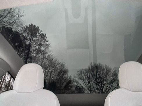 Used 2021 Tesla Model Y Long Range image 19