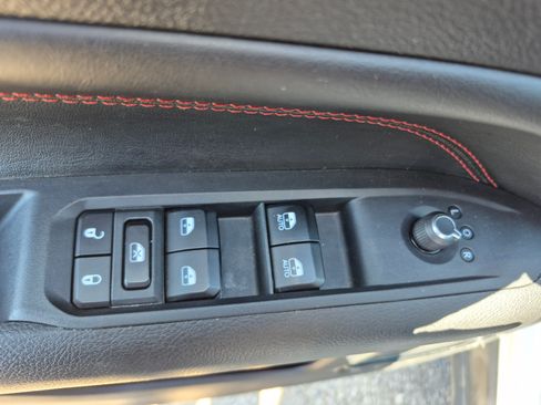 Used 2025 Jeep Compass Trailhawk AWD/4WD image 13
