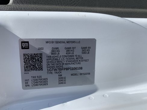 Used 2023 GMC Savana 2500 Extended RWD image 32