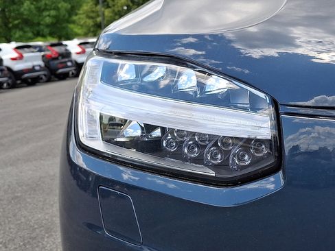 Used 2025 Volvo XC90 T8 Plus image 9