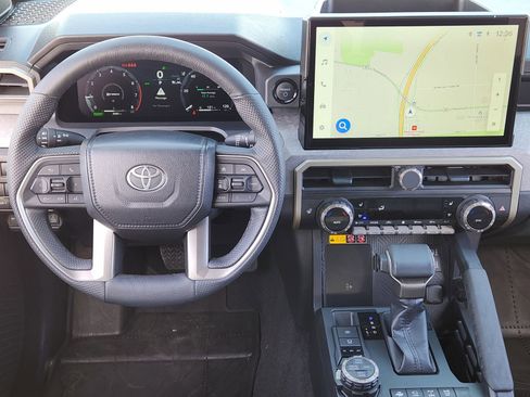 Used 2025 Toyota Tacoma Trailhunter image 30