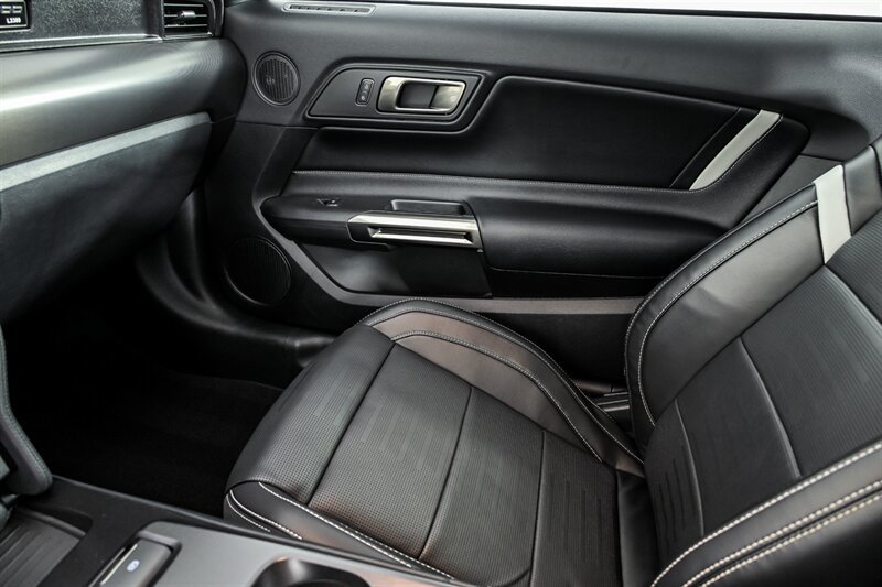 Used 2020 Ford Mustang Shelby GT500 w/ Technology Package RWD image 29