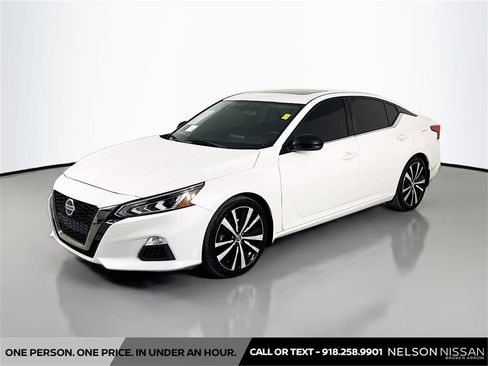 Used 2019 Nissan Altima 2.5 SR w/ SR Premium Package image 1