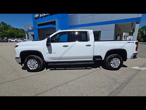 Used 2026 Chevrolet Silverado 3500 LTZ w/ LTZ Convenience Package AWD/4WD image 5