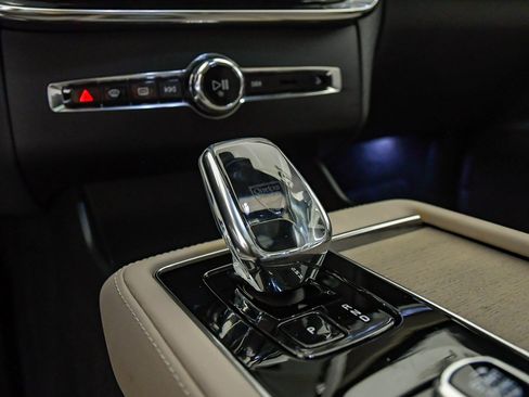 Certified 2025 Volvo XC90 B6 Plus w/ Protection Package Premier image 26