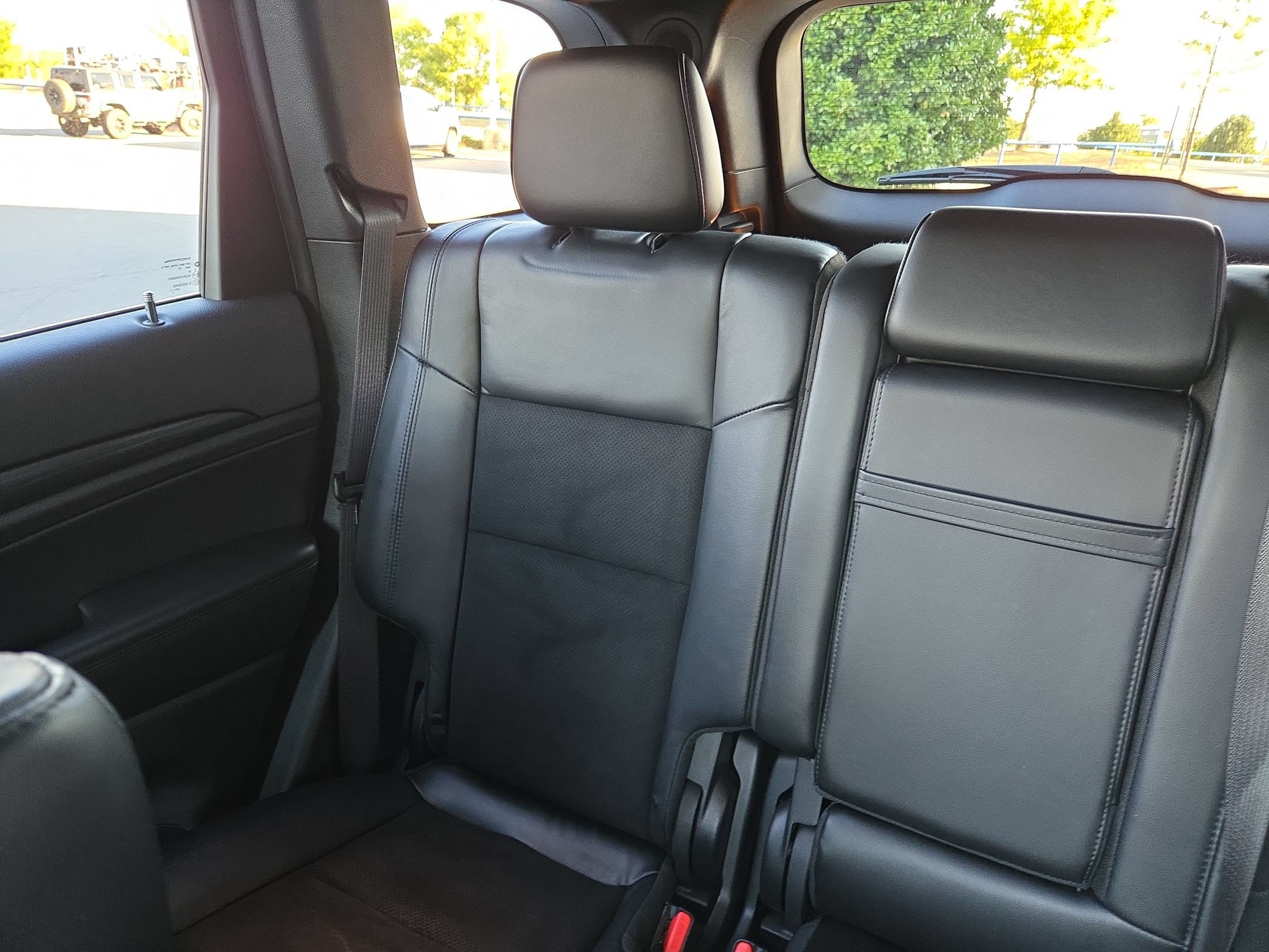 Used 2021 Jeep Grand Cherokee Laredo X RWD image 12