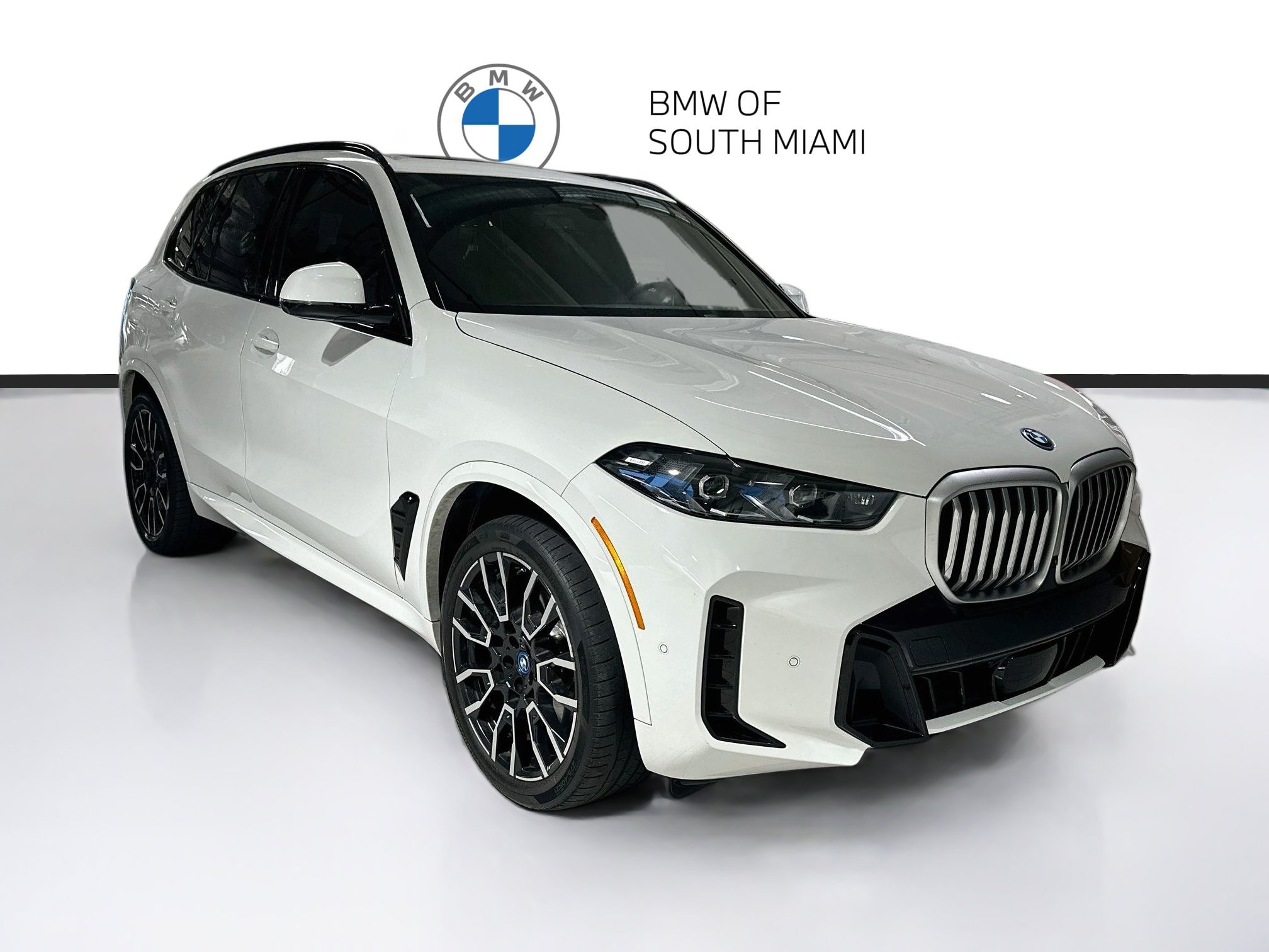 Certified 2025 BMW X5 xDrive50e w/ M Sport Package AWD/4WD image 1