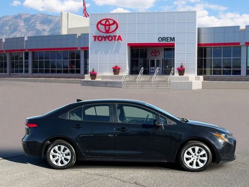 Used 2025 Toyota Corolla LE FWD image 3