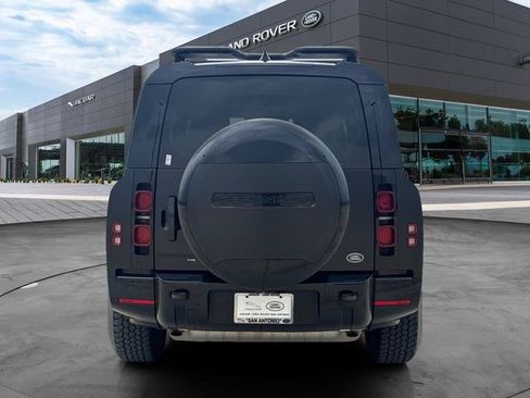 Used 2023 Land Rover Defender 130 X-Dynamic SE image 4