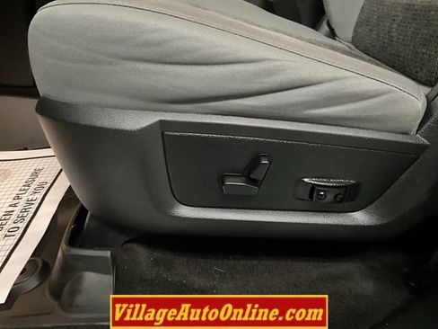 Used 2017 RAM 2500 Big Horn w/ Sport Appearance Group AWD/4WD image 15