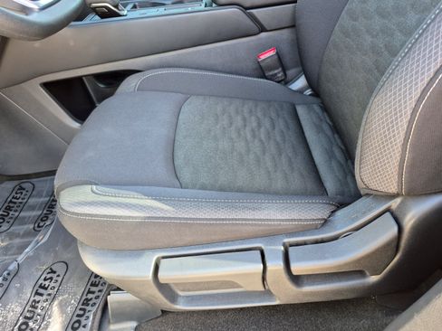 Certified 2025 Nissan Pathfinder S FWD image 22