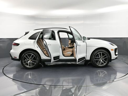 New 2026 Porsche Macan image 36