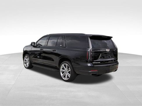 Used 2025 Cadillac Escalade ESV Sport AWD/4WD image 3