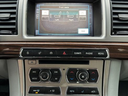 Used 2013 Jaguar XF 3.0 image 27