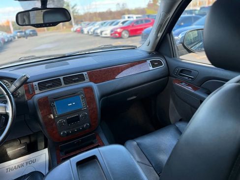 Used 2011 Chevrolet Avalanche LTZ image 17