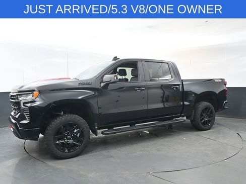 Used 2023 Chevrolet Silverado 1500 LT Trail Boss w/ Convenience Package II image 2