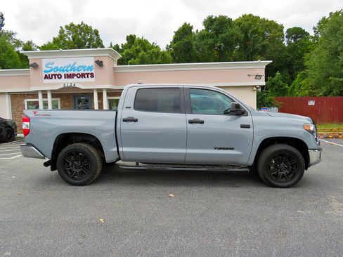 Used 2020 Toyota Tundra SR5 w/ SR5 Leather Package image 6