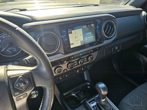 Used 2017 Toyota Tacoma TRD Off-Road AWD/4WD image 23