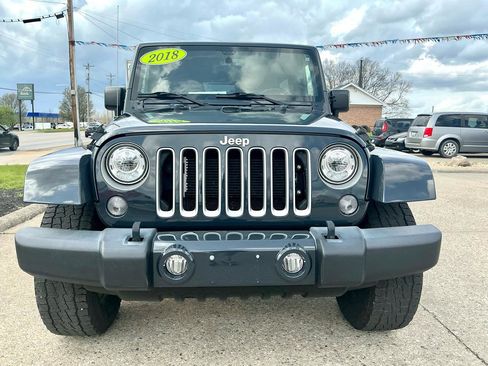 Used 2018 Jeep Wrangler Unlimited Sahara w/ Connectivity Group AWD/4WD image 23