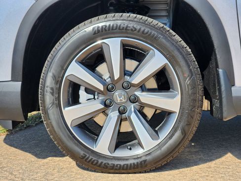 New 2025 Honda Pilot Touring image 11