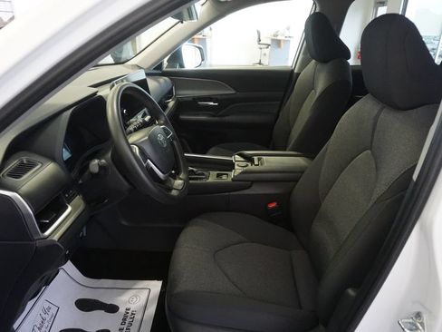 Certified 2025 Toyota Grand Highlander FWD image 19