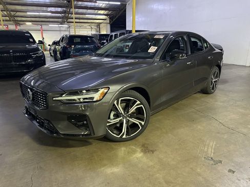 Used 2024 Volvo S60 B5 Plus w/ Climate Package AWD/4WD image 3